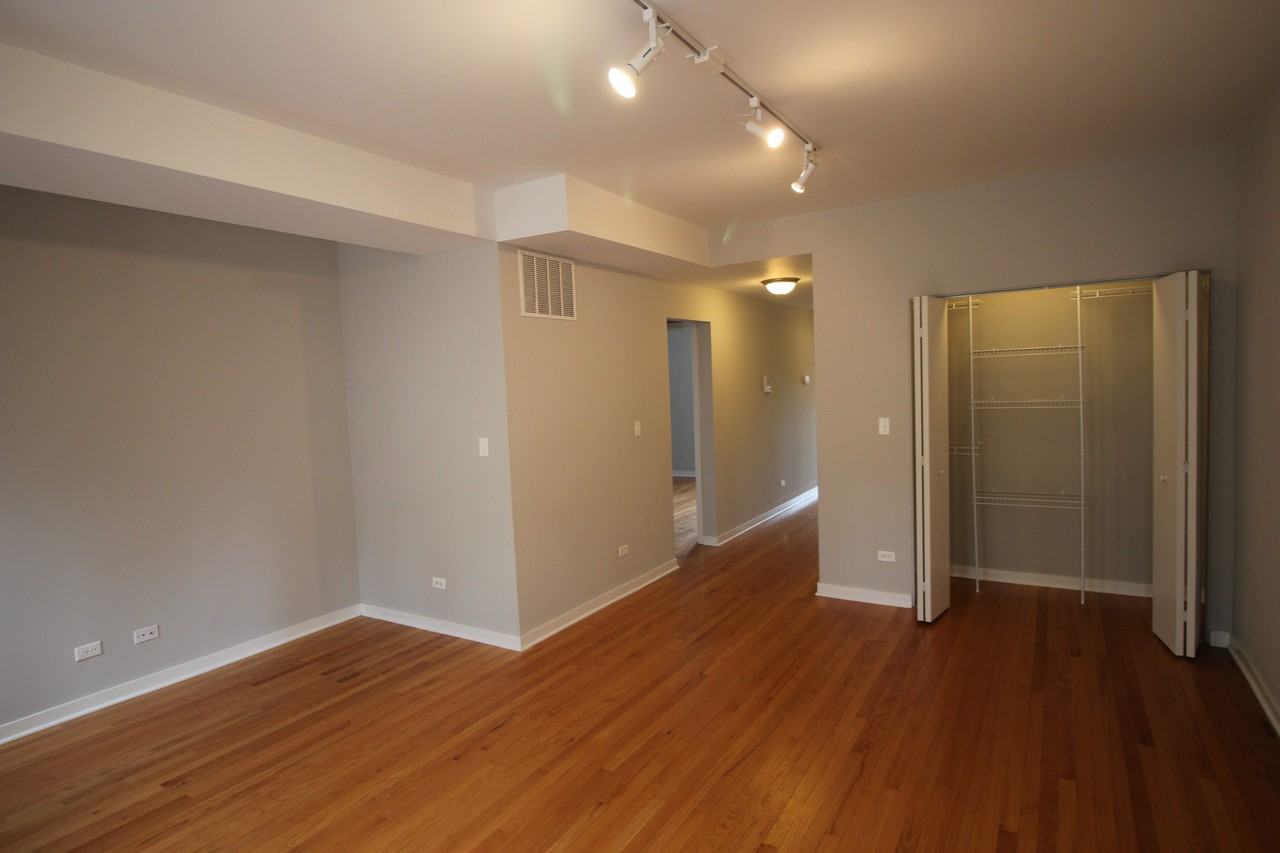 6449 N Claremont Ave #3 - Photo 4 of 12