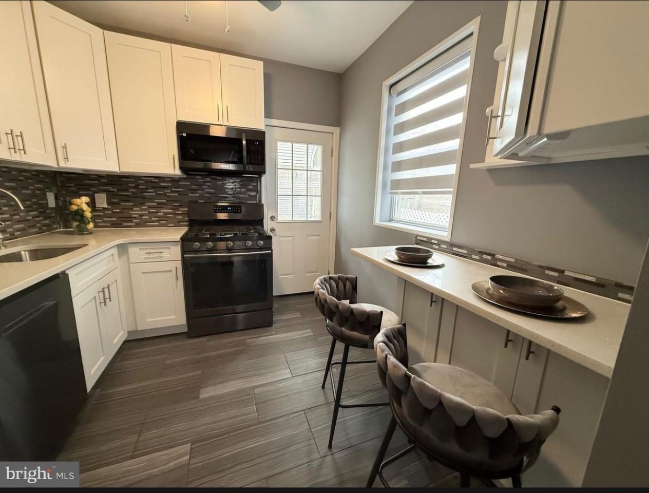 3146 Mercer St #1 - Photo 5 of 18