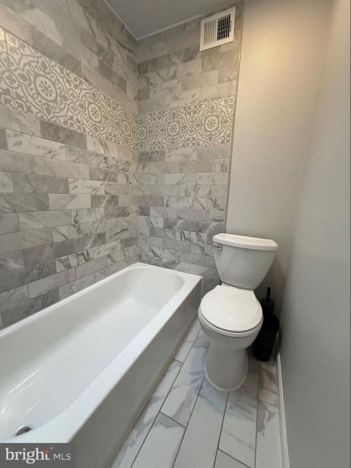 3146 Mercer St #1 - Photo 5 of 24