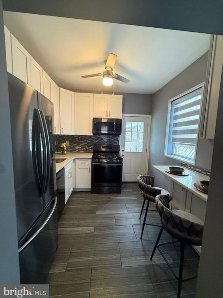 3146 Mercer St #1 - Photo 3 of 24