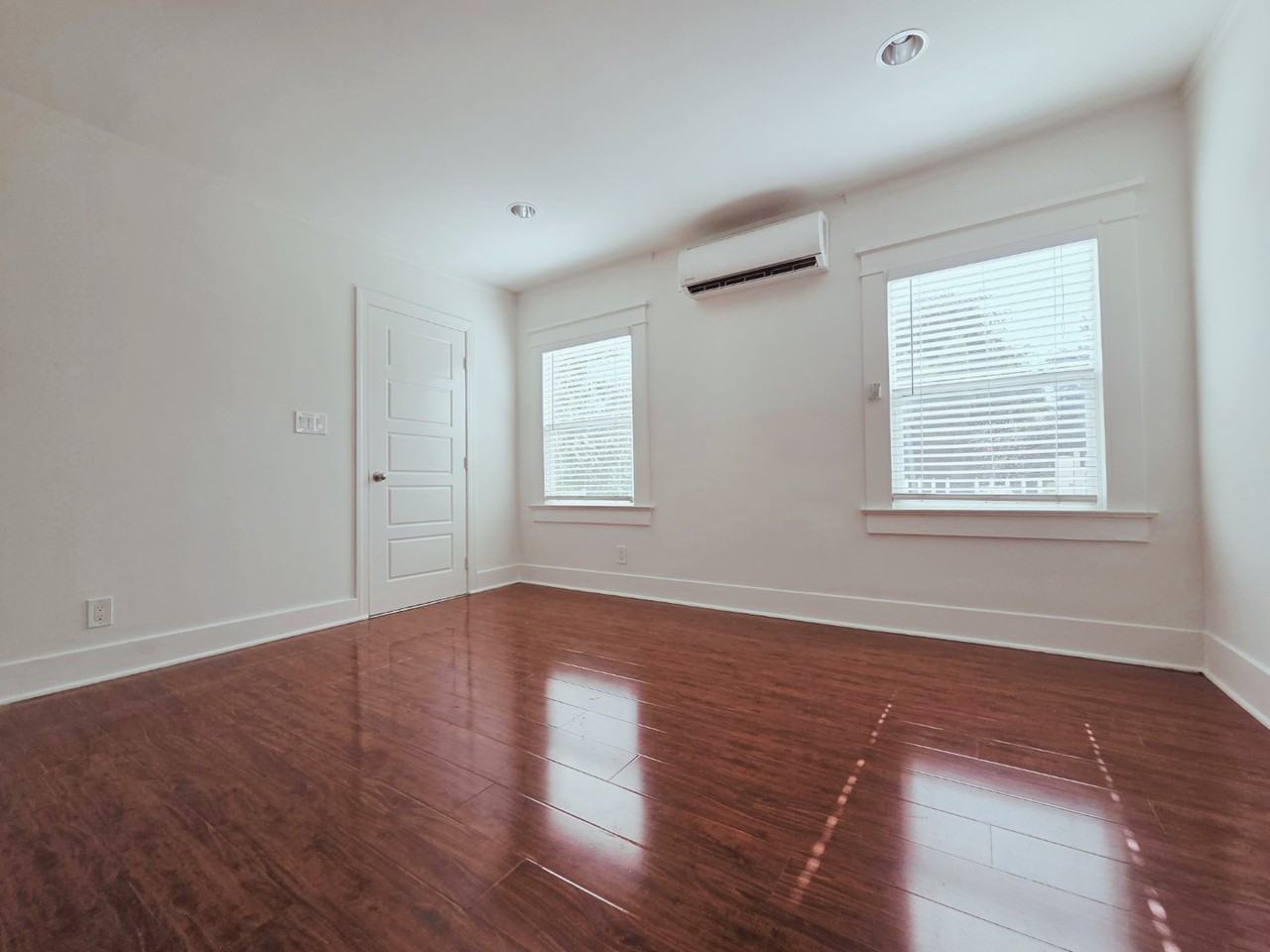 4857 Oakwood Ave #4857 - Photo 5 of 17