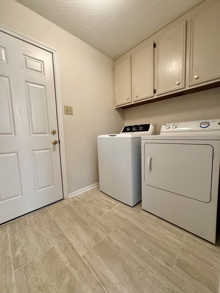 19 Burkwood Dr #NA - Photo 3 of 12