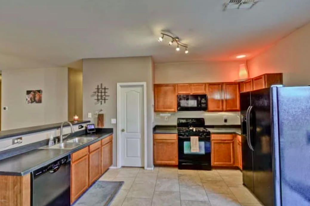 220 E Beth Dr - Photo 2 of 8