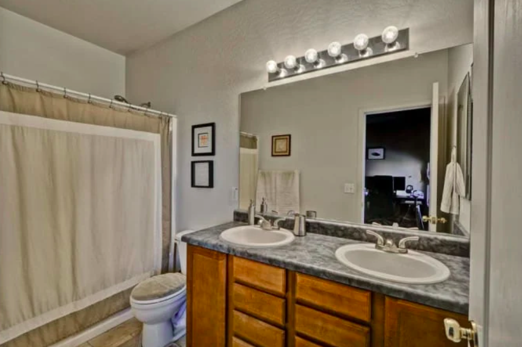 220 E Beth Dr - Photo 3 of 8