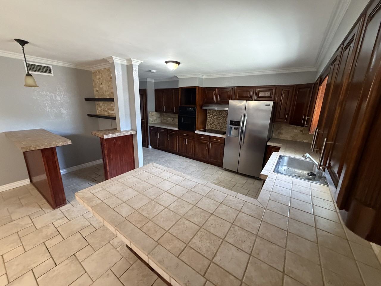 609 S Plains Park Dr #1 - Photo 3 of 17