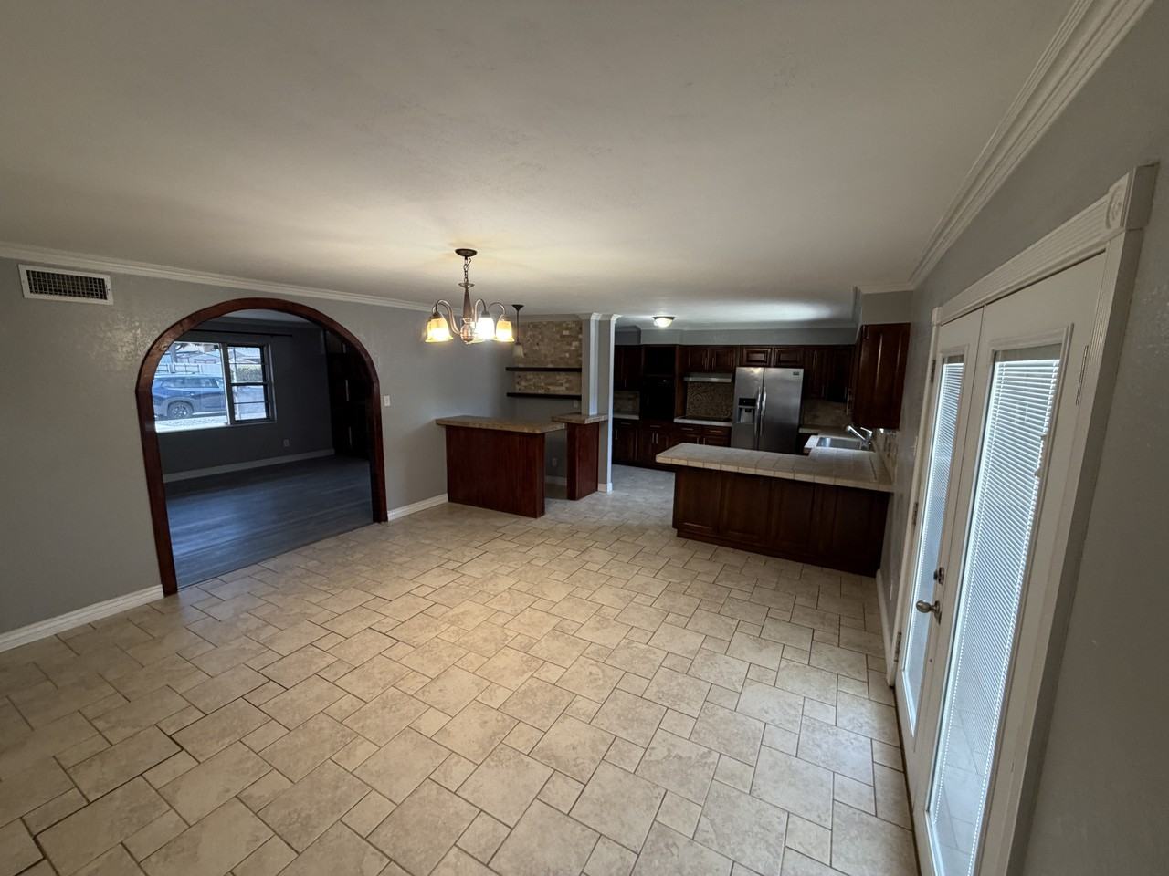 609 S Plains Park Dr #1 - Photo 4 of 17