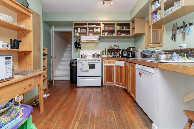 639 Prideaux St - Photo 5 of 13