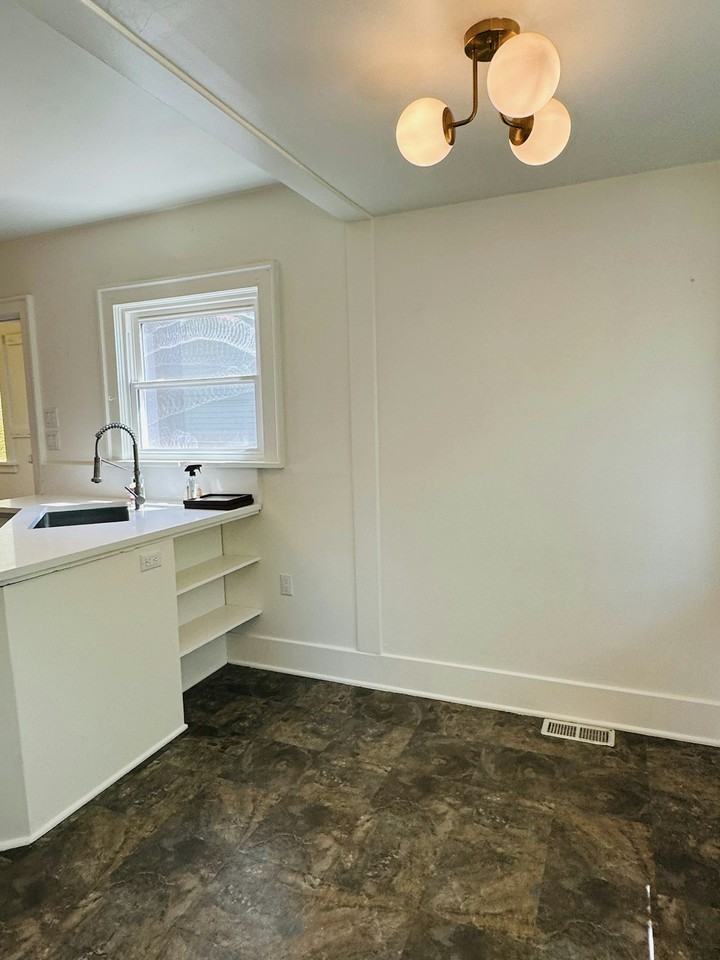 942 Northwest 58th Street - Photo 5 of 22