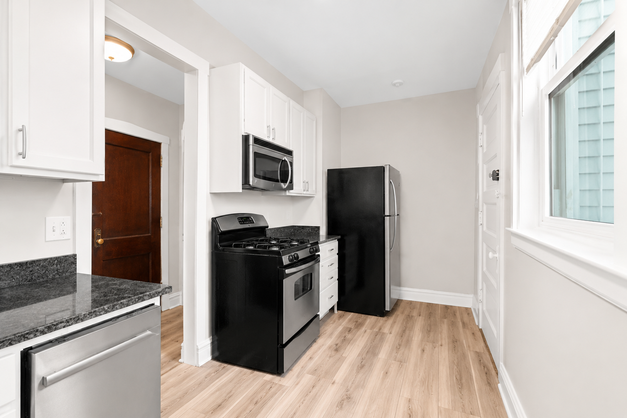 2514 W Belle Plaine Ave #1 - Photo 3 of 6