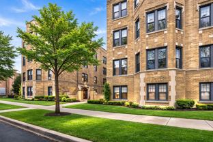 2344 W Addison St #F2 - Photo 1 of 1