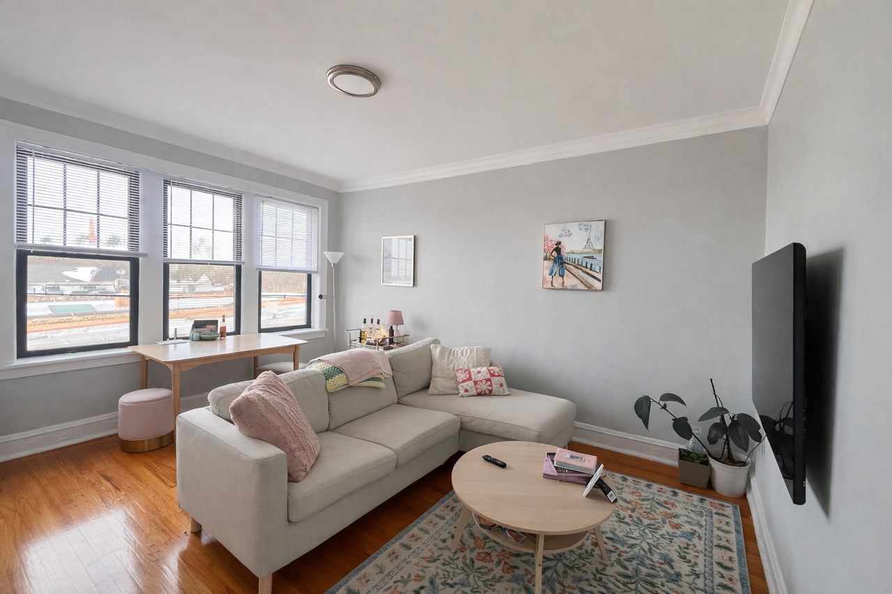 2344 W Addison St #F2 - Photo 2 of 9