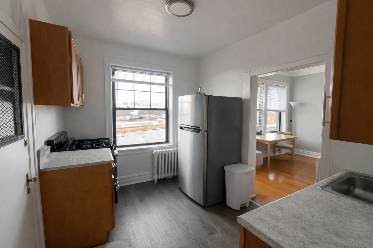 2344 W Addison St #F2 - Photo 7 of 9