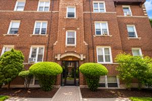 featured image of 652 W Oakdale Ave #1N