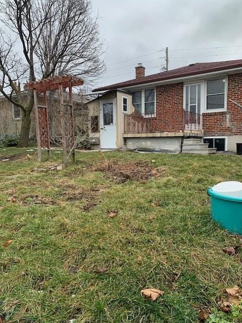 922 Mccowan Rd - Photo 3 of 15
