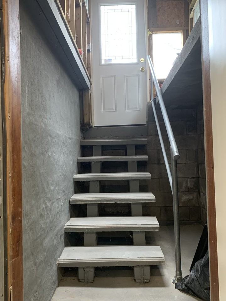 922 Mccowan Rd - Photo 5 of 15