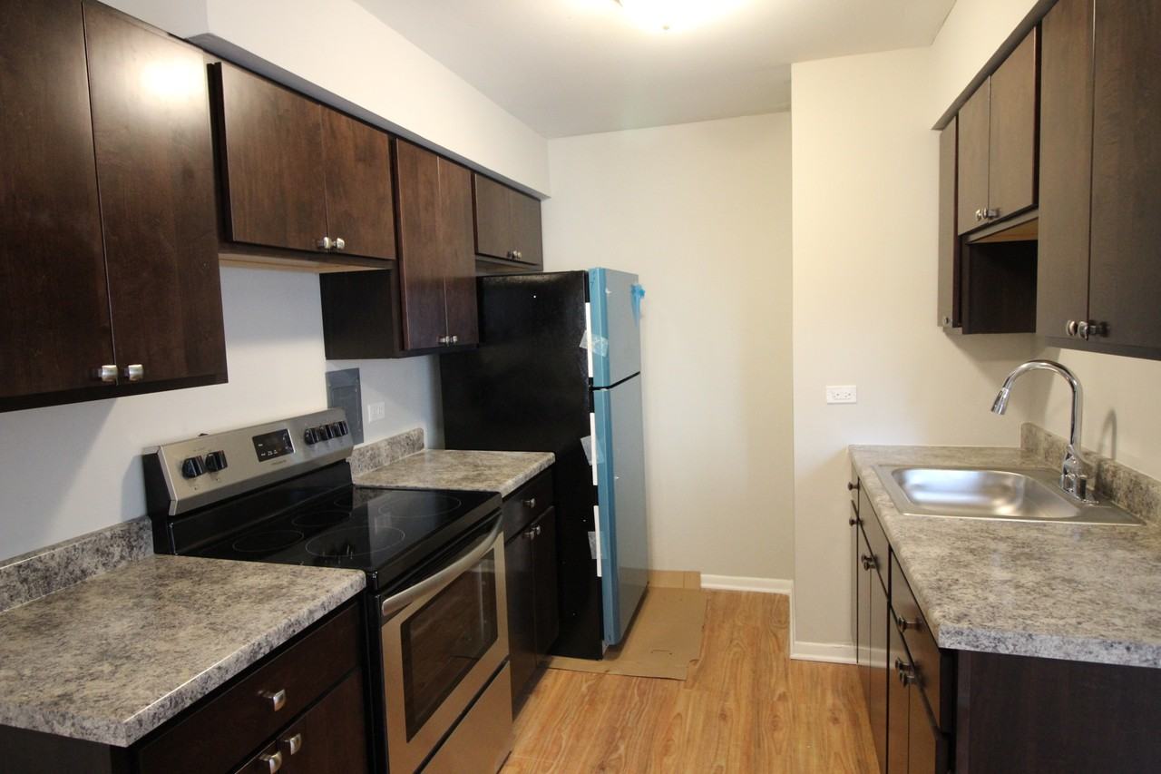 1644 W Morse Ave #2W - Photo 2 of 10