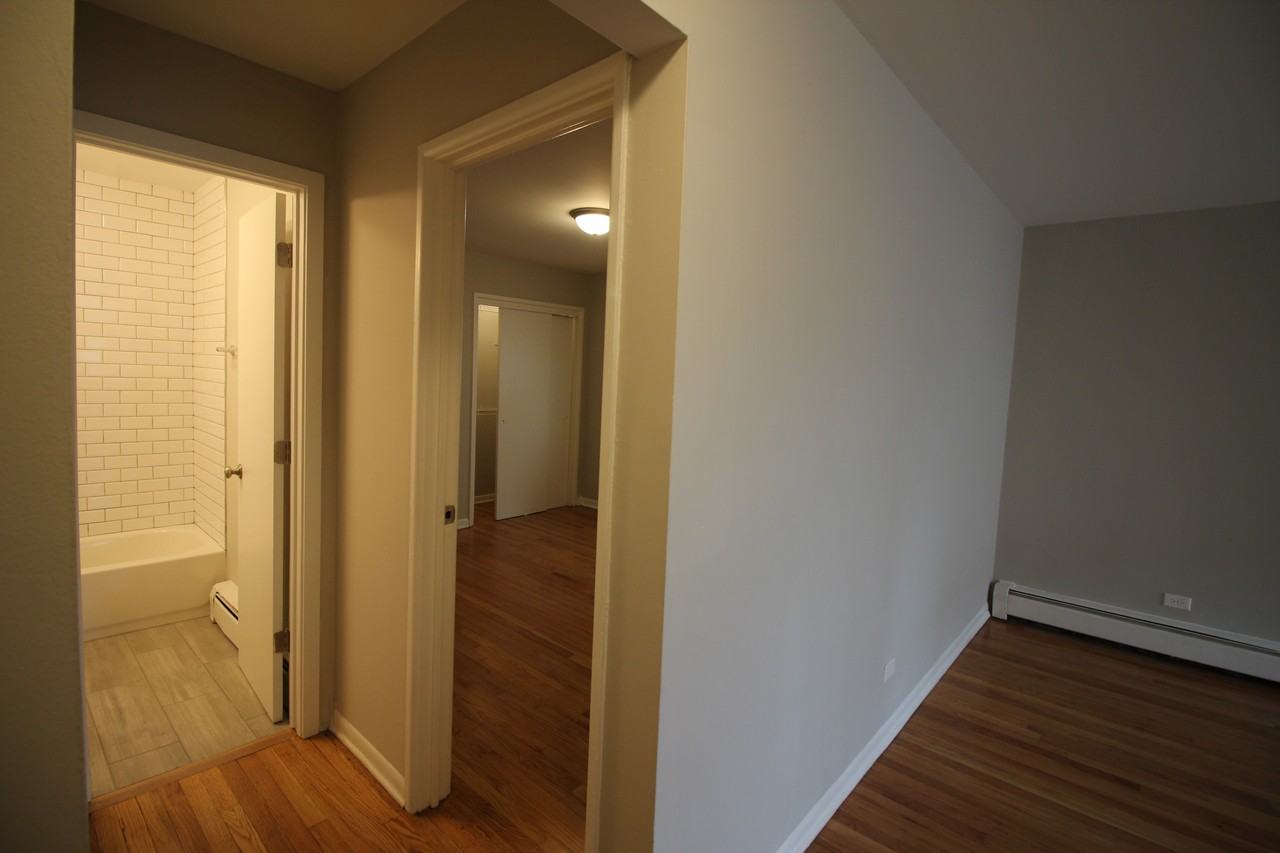 1644 W Morse Ave #2W - Photo 5 of 10