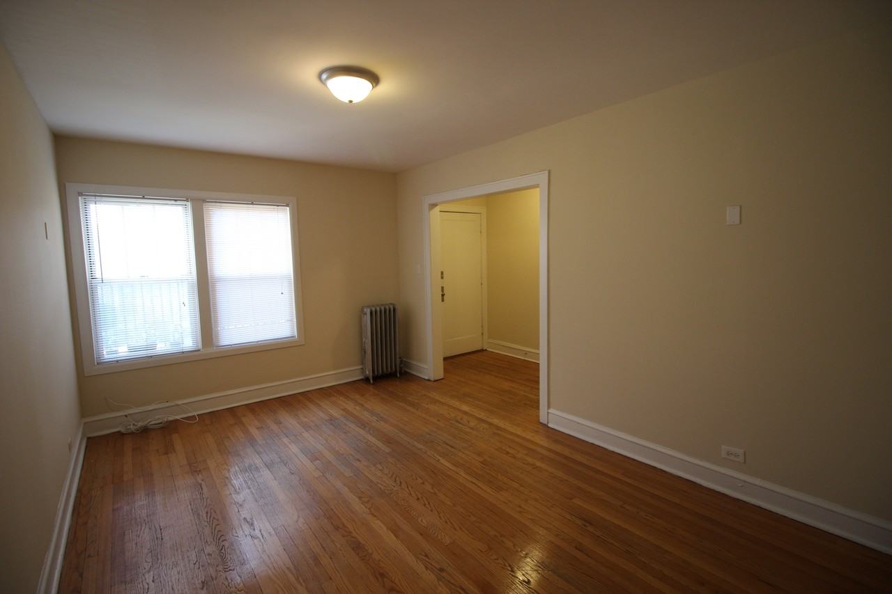 2318 W Granville Ave #3 - Photo 2 of 12