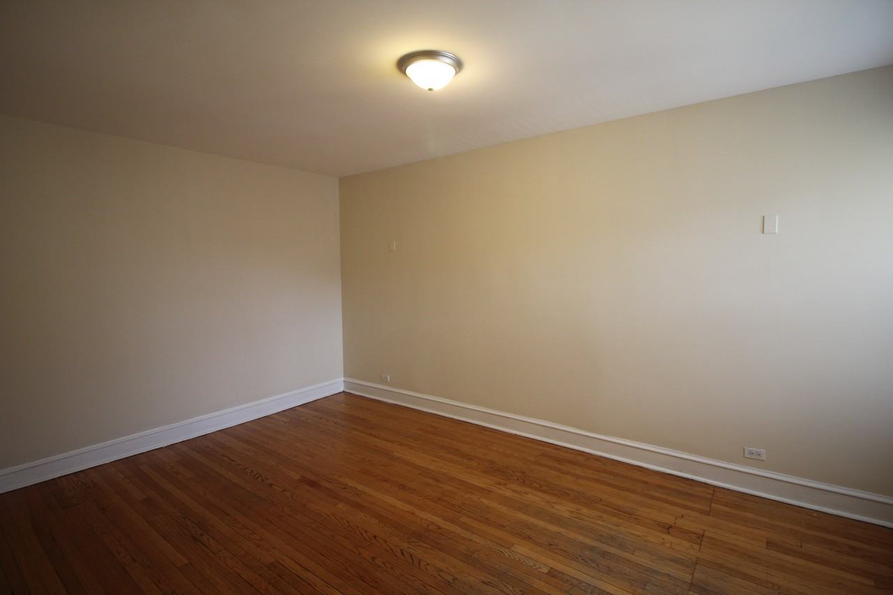 2318 W Granville Ave #3 - Photo 3 of 12