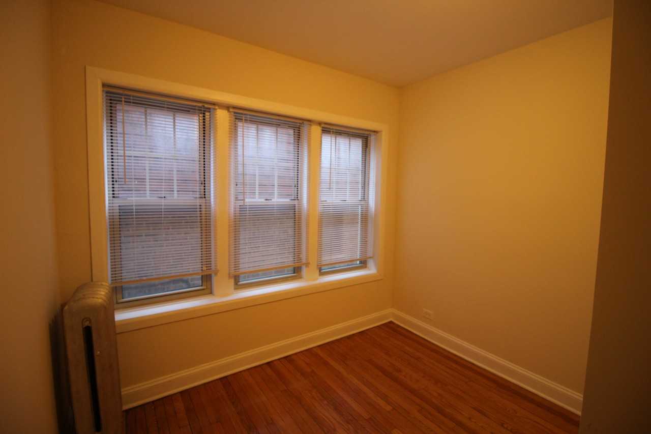 2318 W Granville Ave #3 - Photo 7 of 12