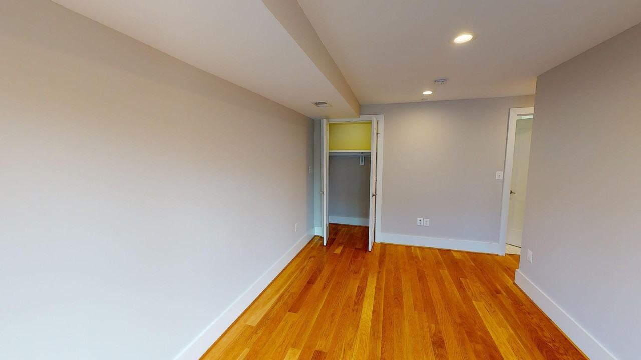 521 Kennedy St Nw #4 - Photo 7 of 17