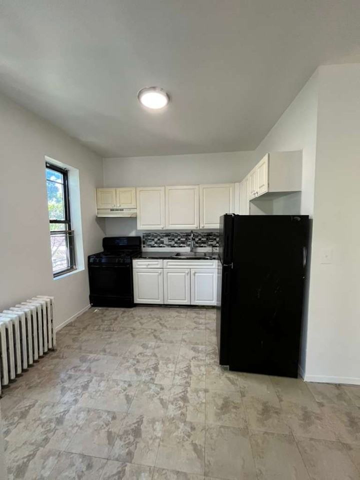 33 Storms Ave - Photo 7 of 10