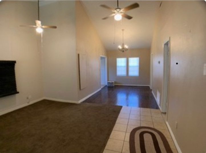 2801 Nw 11th St - Photo 3 of 15