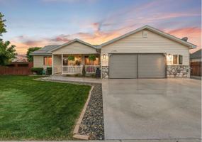 featured image of 1043 Nw Kloe St