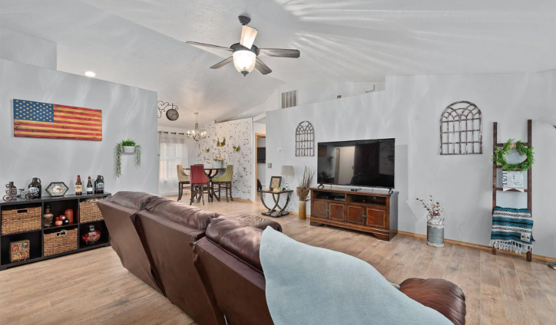 1043 Nw Kloe St - Photo 3 of 22