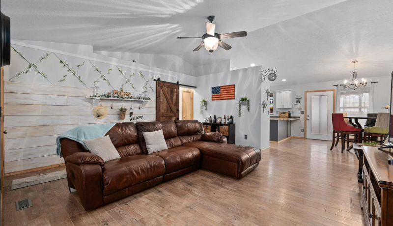 1043 Nw Kloe St - Photo 5 of 22