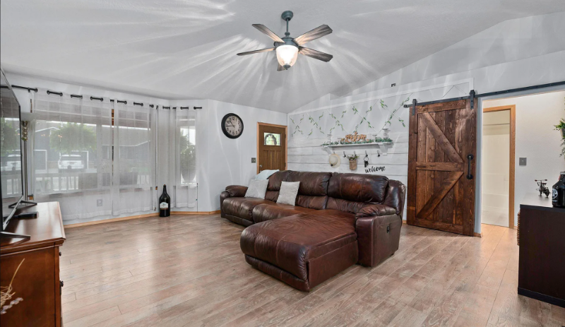 1043 Nw Kloe St - Photo 6 of 22