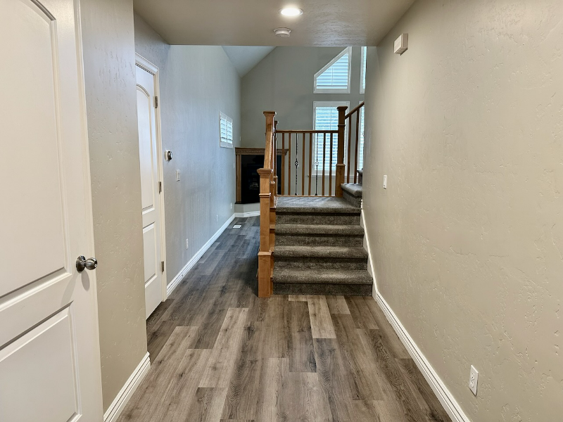 927 E Montana Vista Ln - Photo 4 of 49