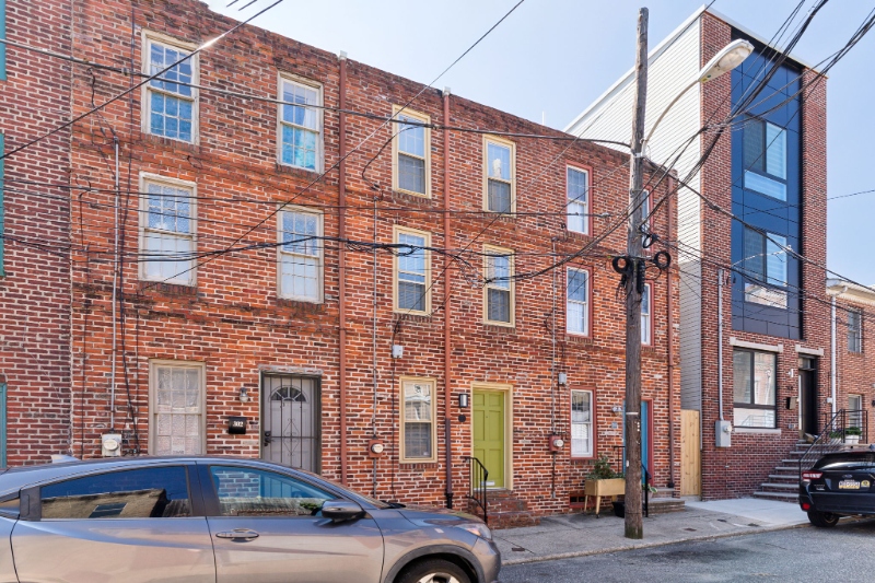 304 Sears St - Photo 3 of 34