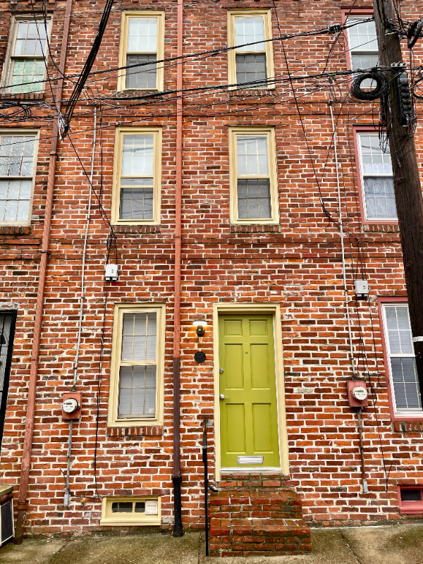 304 Sears St - Photo 4 of 34