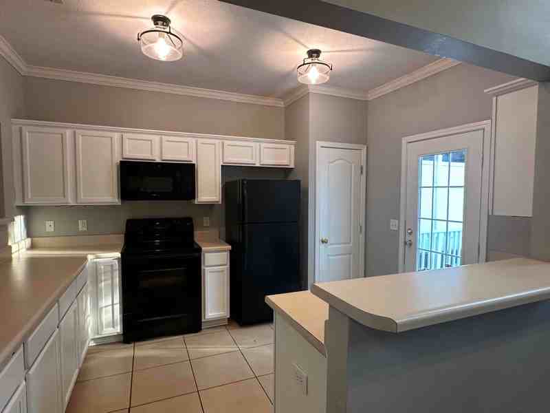 5310 Southfork Blvd - Photo 3 of 18