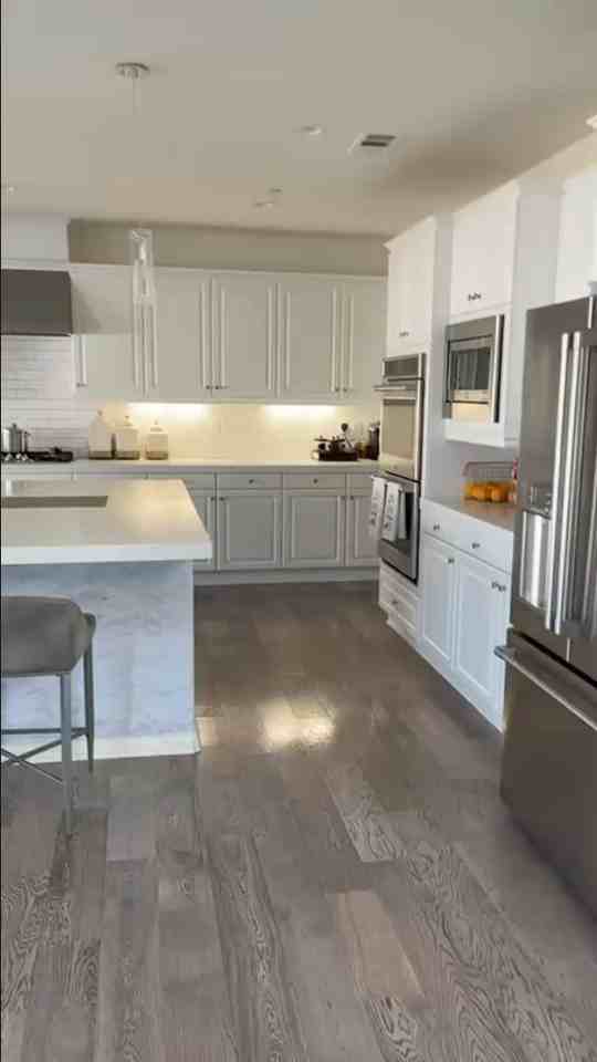 2257 Praed St - Photo 4 of 6