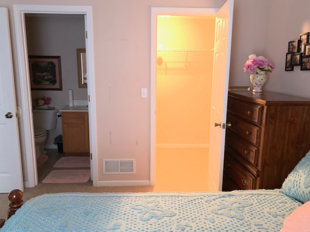 623 Scottsvale Dr #B - Photo 4 of 6