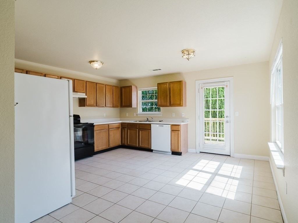 2312 Sw Morris St - Photo 4 of 17