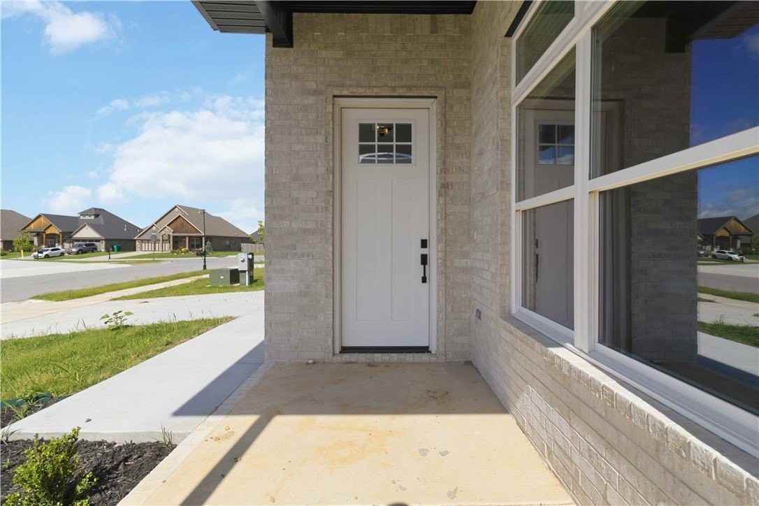 970 Trestle Ln - Photo 2 of 31
