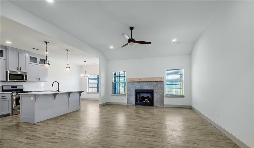 1000 Tracey Ln - Photo 2 of 10