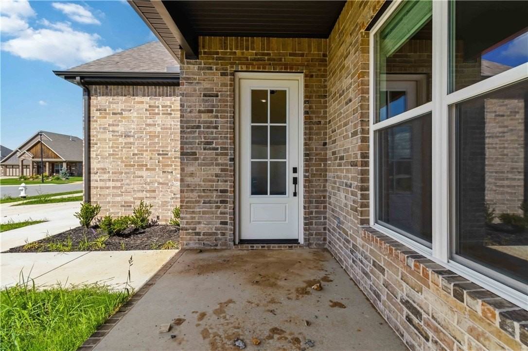 980 Trestle Ln - Photo 2 of 33