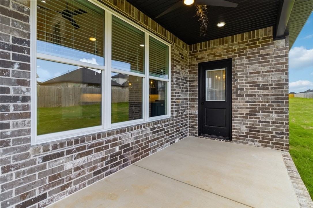 1031 Whistler Street - Photo 4 of 34