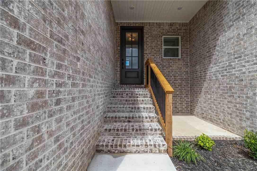 1041 Whistler St - Photo 4 of 35