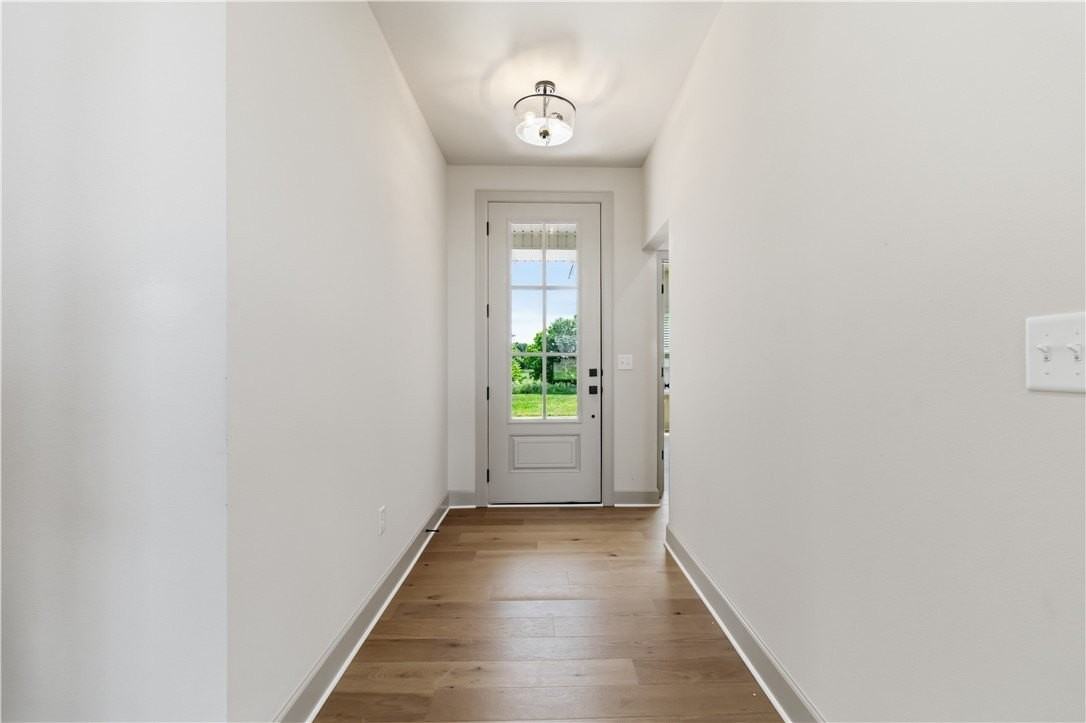 1041 Whistler St - Photo 5 of 35