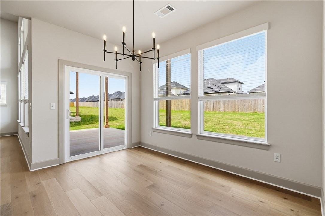 1041 Whistler St - Photo 7 of 35
