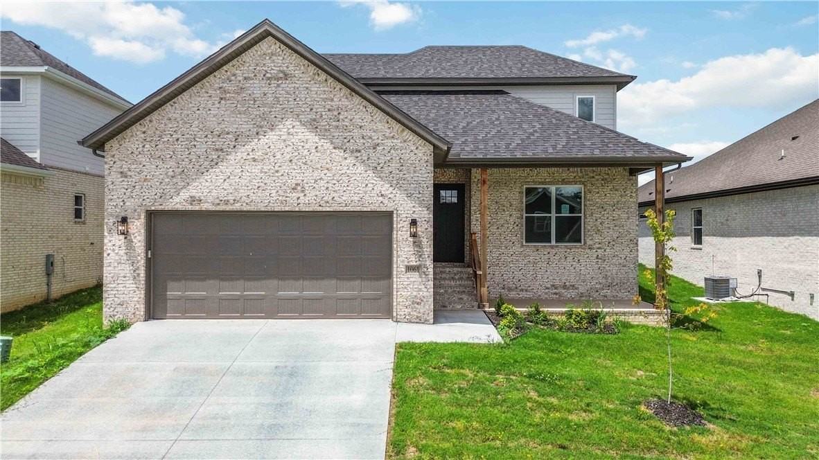 1061 Whistler St - Photo 2 of 31