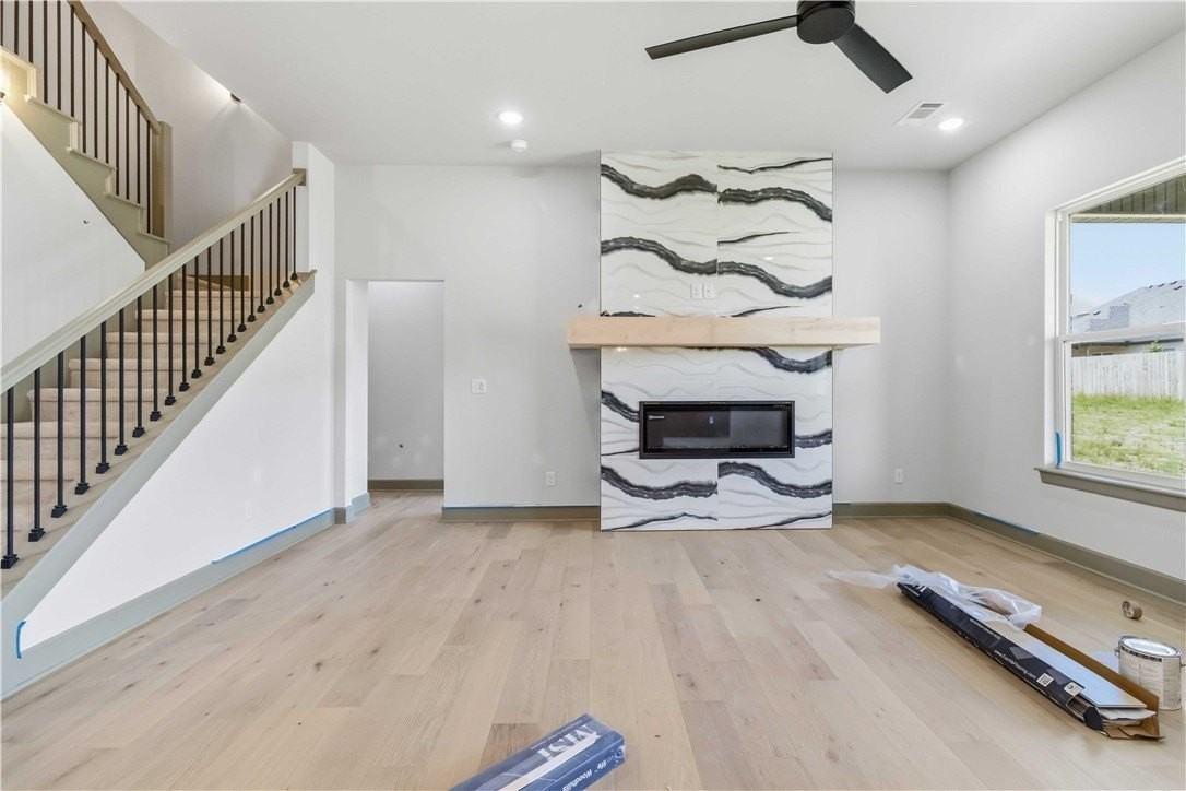 1061 Whistler St - Photo 5 of 31