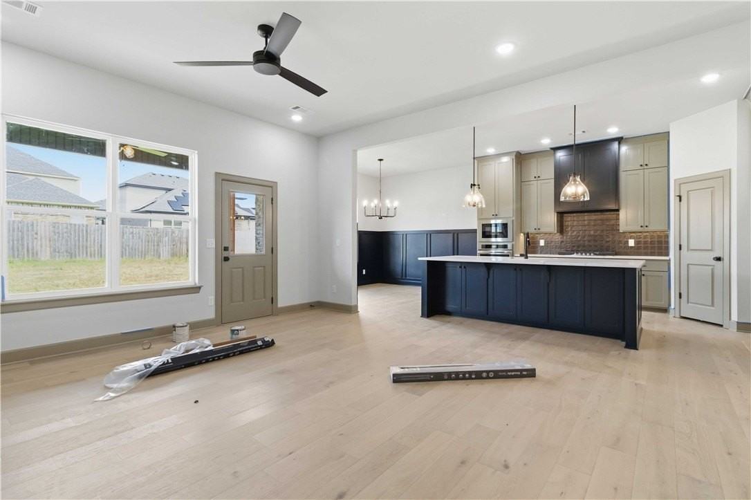 1061 Whistler St - Photo 7 of 31