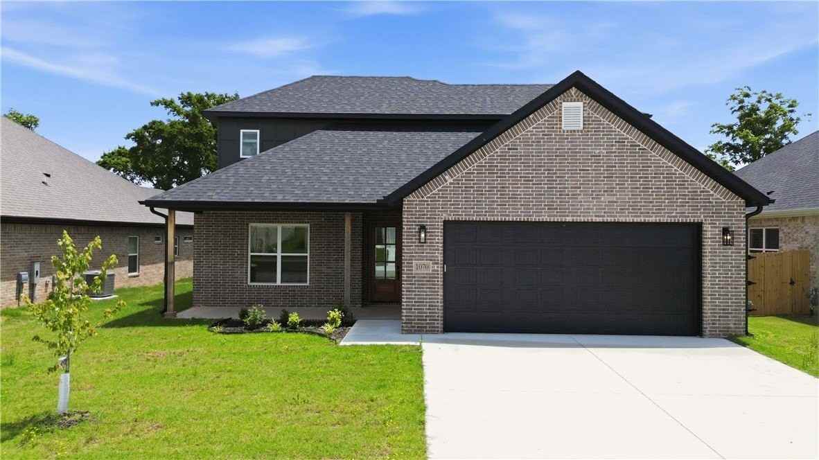 1070 Whistler Street - Photo 2 of 32