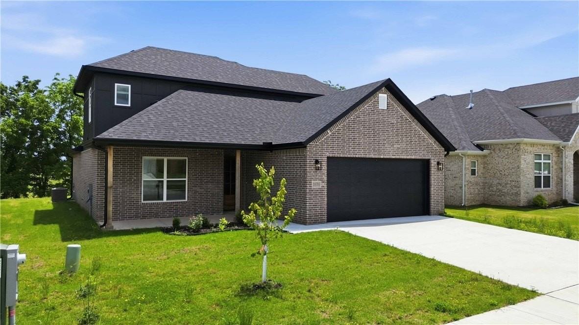1070 Whistler Street - Photo 3 of 32